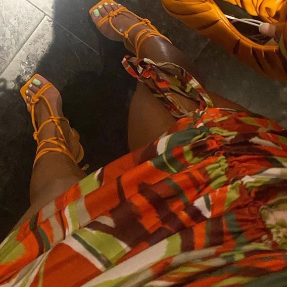 PRETTY LITTLE THING Orange Marble Print Ruched Corset Detail Bodycon Dress - Picture 2 of 6